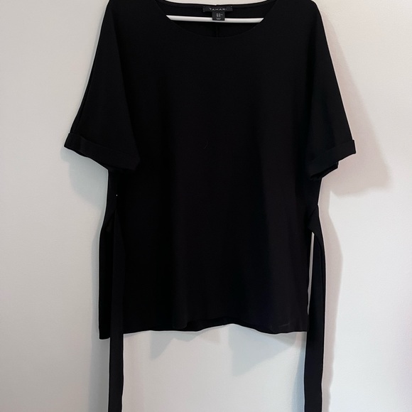 Black top with tie - Picture 2 of 4